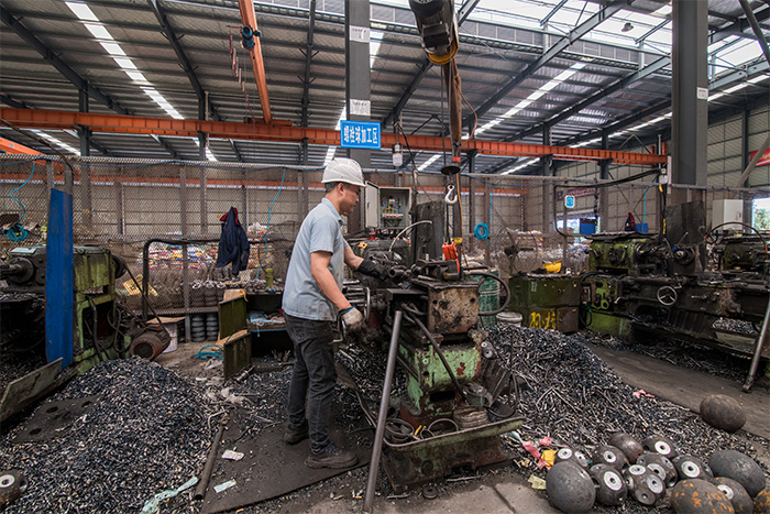 大石桥网架配件-螺栓球加工车间